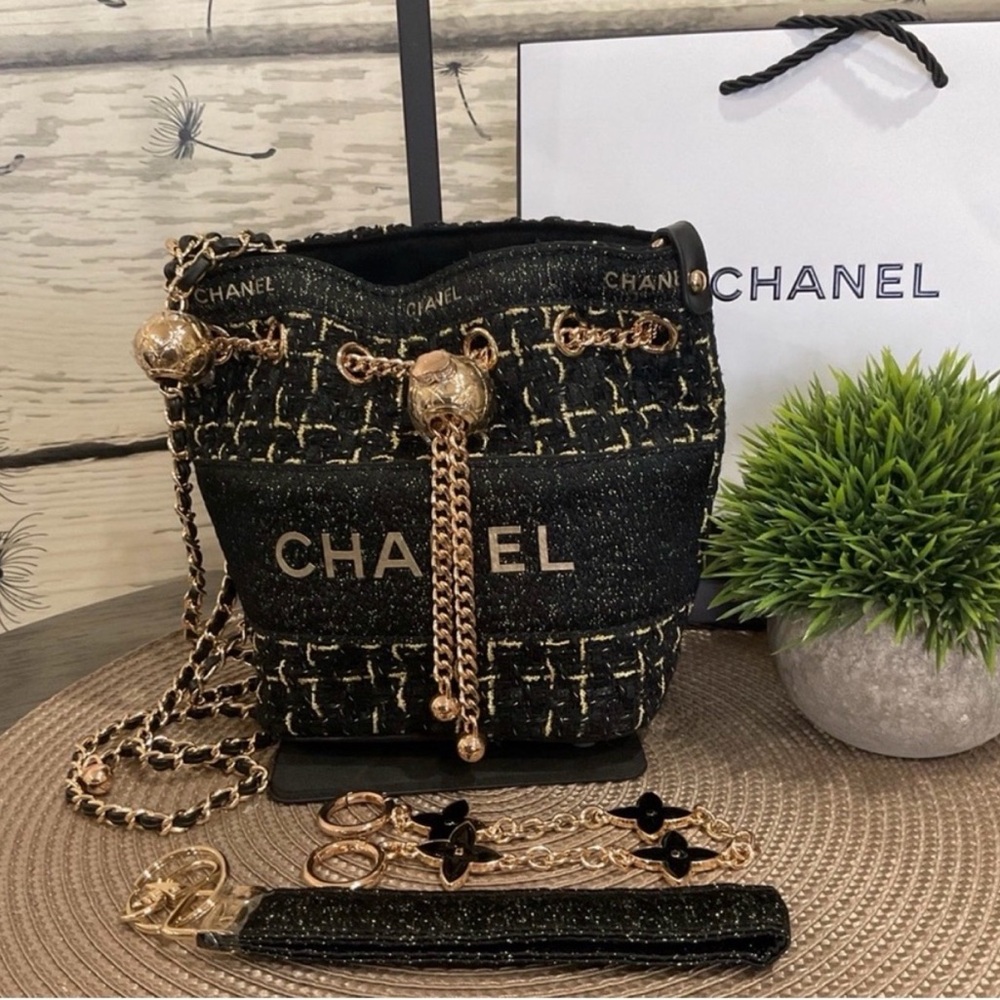 GWP CHANEL MAKEUP BUCKET BAG BLACK - Picture 2 of 2